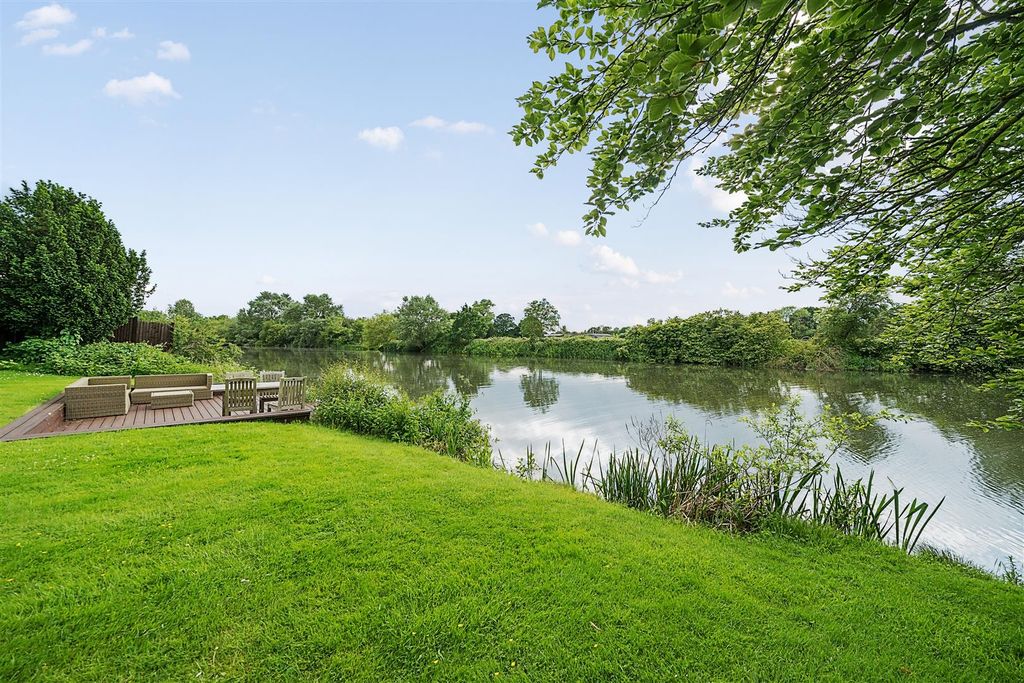 Additional image 40 of 6 bed detached house to rentPelhams Walk, Esher KT10
