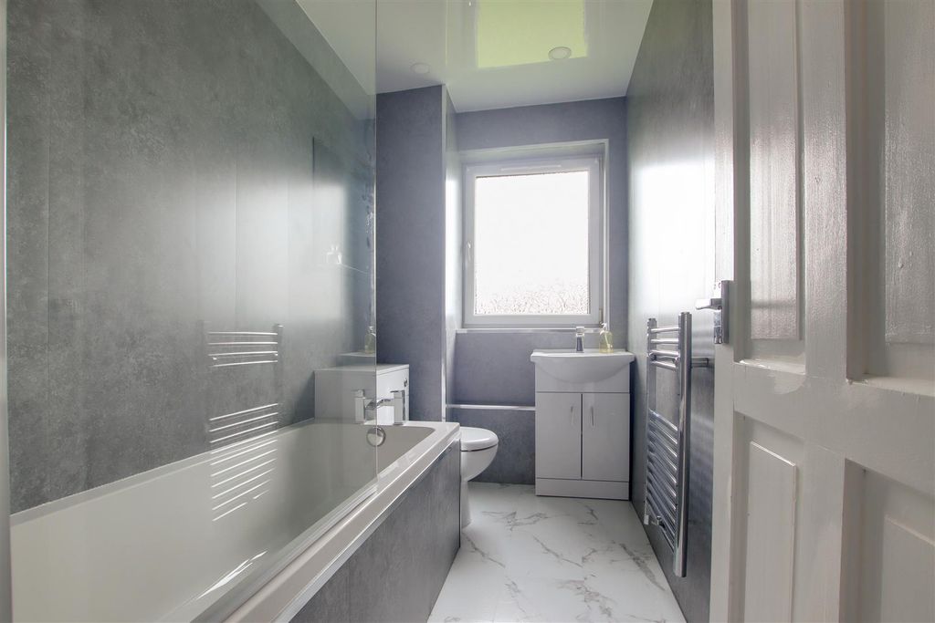 Additional image 5 of 2 bed flat to rentRoseberry Place, Hamilton ML3