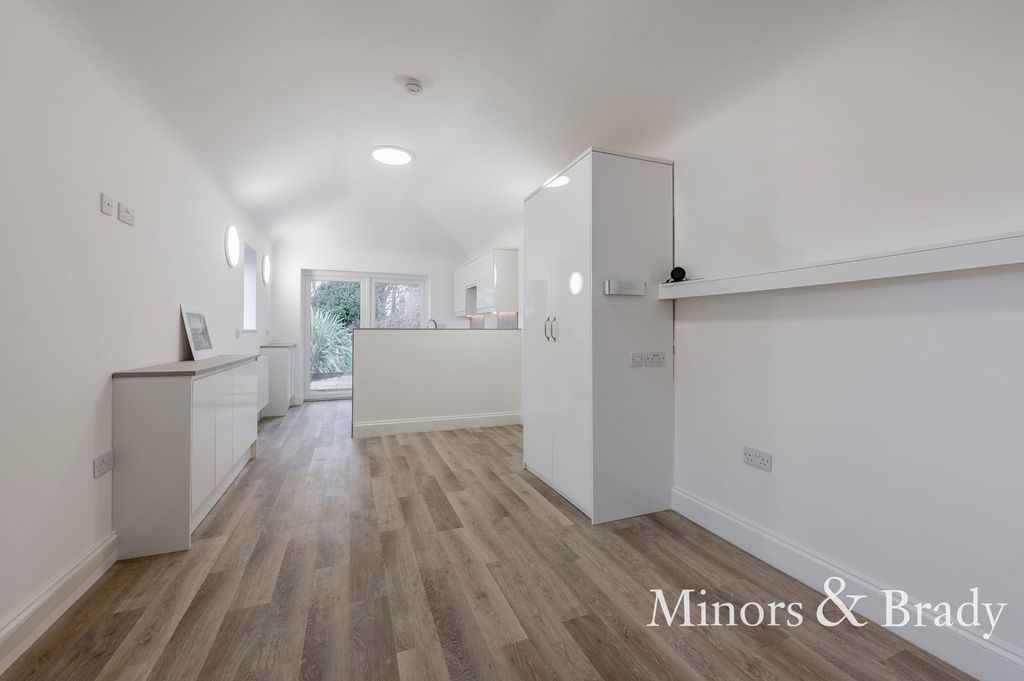 Additional image 21 of 5 bed detached bungalow to rentYarmouth Road, Lowestoft NR32