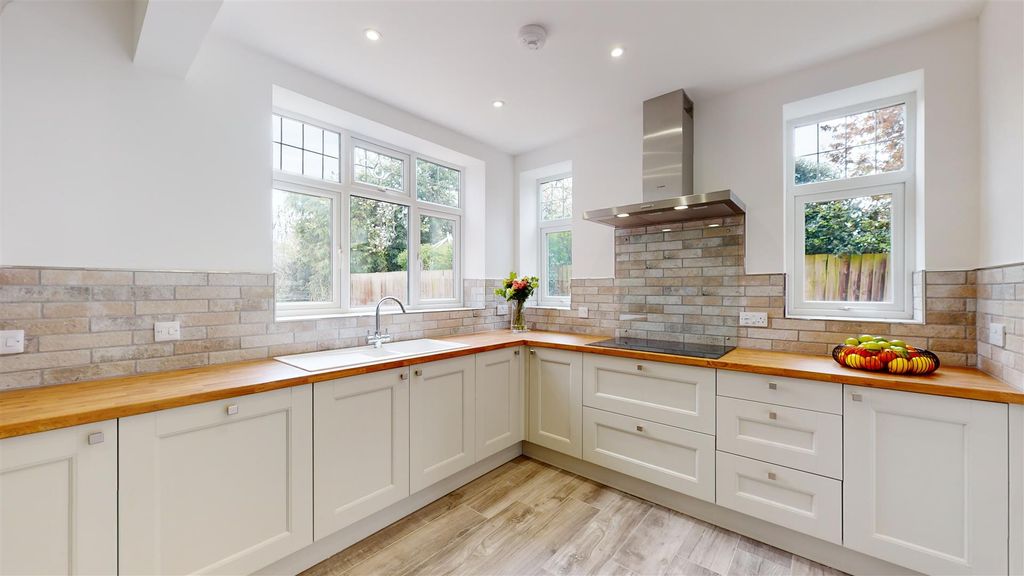 Additional image 3 of 5 bed detached house to rentGloucester Avenue, Melton Mowbray LE13
