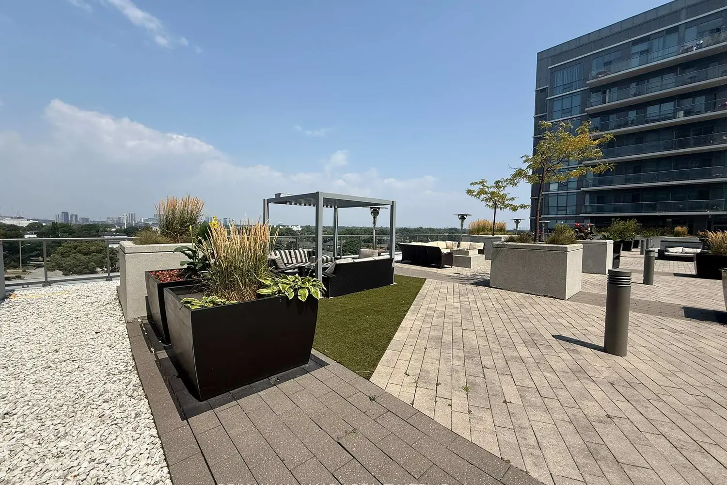 Additional image 3 of 1185 The Queensway Street 1211