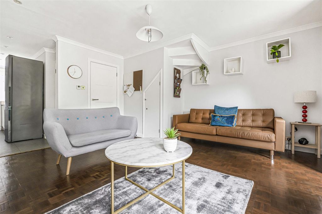 Additional image 2 of 4 bed town house to rentSt. Marks Court, Cambridge CB3