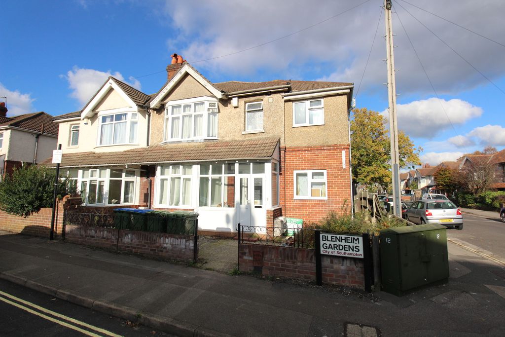 7 bed terraced house to rentBlenheim Gardens, Southampton SO17