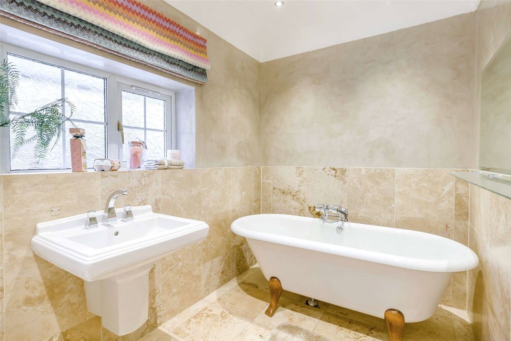Additional image 24 of 7 bed detached house to rentWarrington Road, Mere, Knutsford, Cheshire WA16