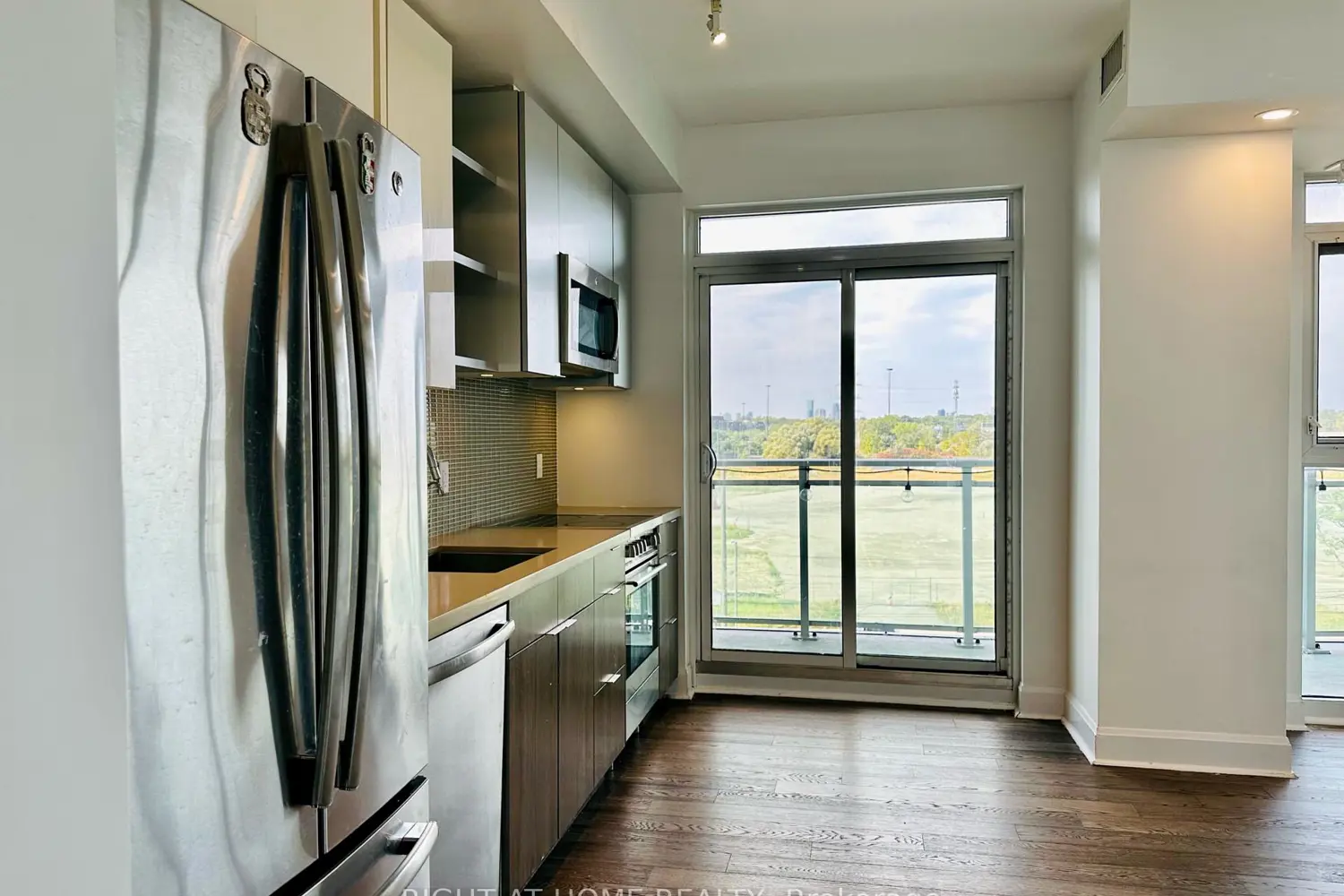 Additional image 9 of 33 Shore Breeze Drive 504