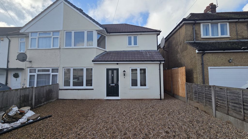6 bed flat to rentAldborough Spur, Slough, Berkshire SL1
