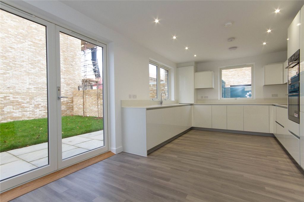 Additional image 2 of 4 bed town house to rentFowler Avenue, Trumpington, Cambridge, Cambridgeshire CB2
