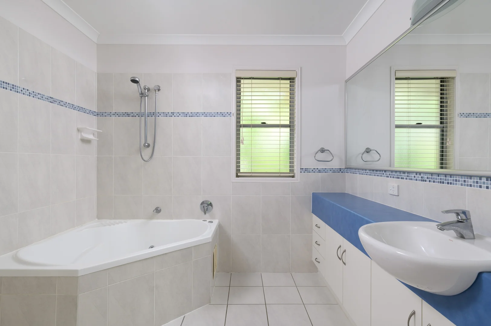 Additional image 10 of 2/26 Esplanade, Tin Can Bay QLD 4580