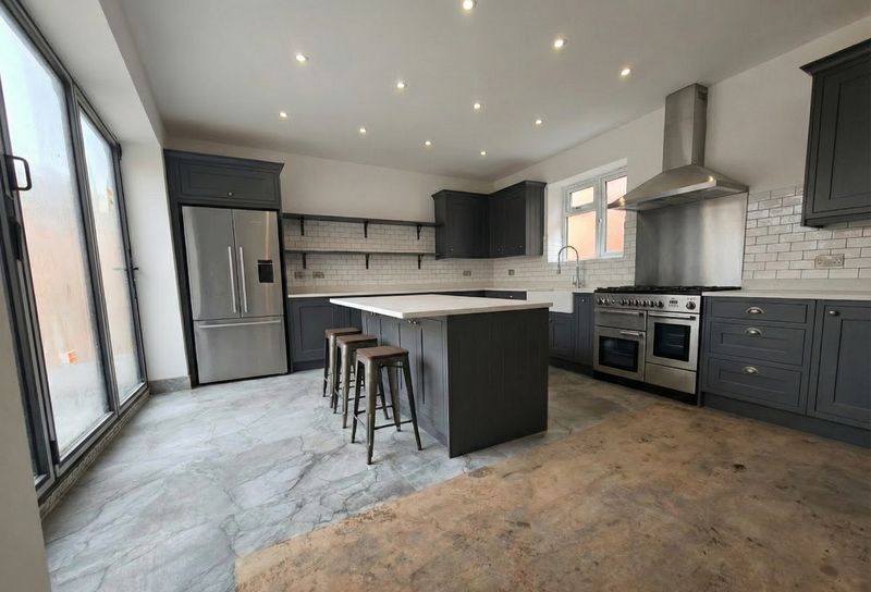 Additional image 2 of 6 bed detached house to rentHollies Drive, Wednesbury WS10