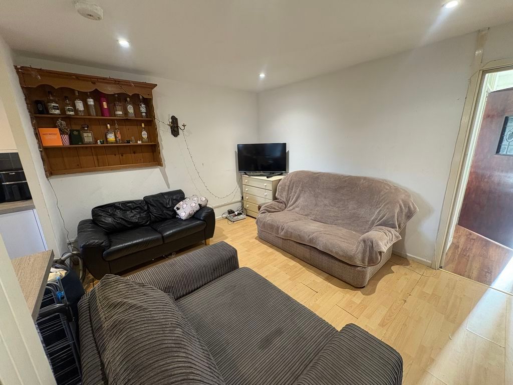 Additional image 3 of 5 bed terraced house to rentBradshaw Road, Chichester PO19