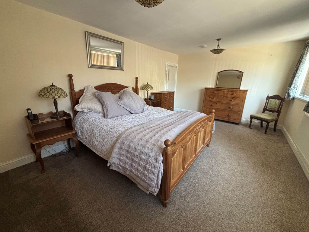 Additional image 9 of 4 bed detached house to rentForest Dale Road, Marlborough SN8
