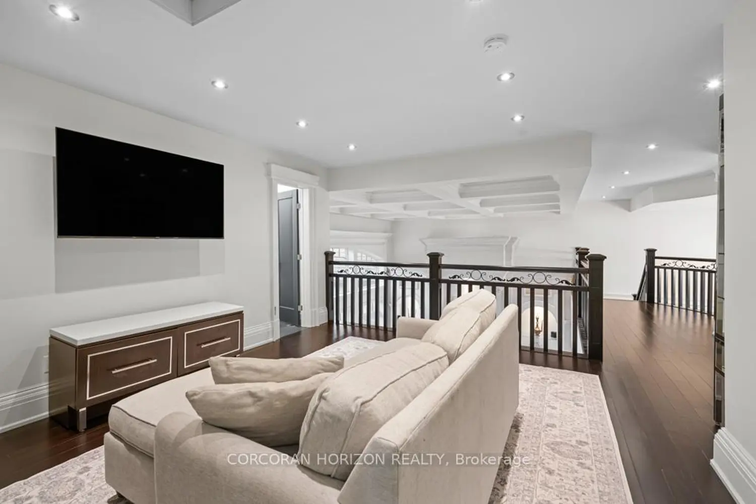 Additional image 11 of 546 Woolwich Place