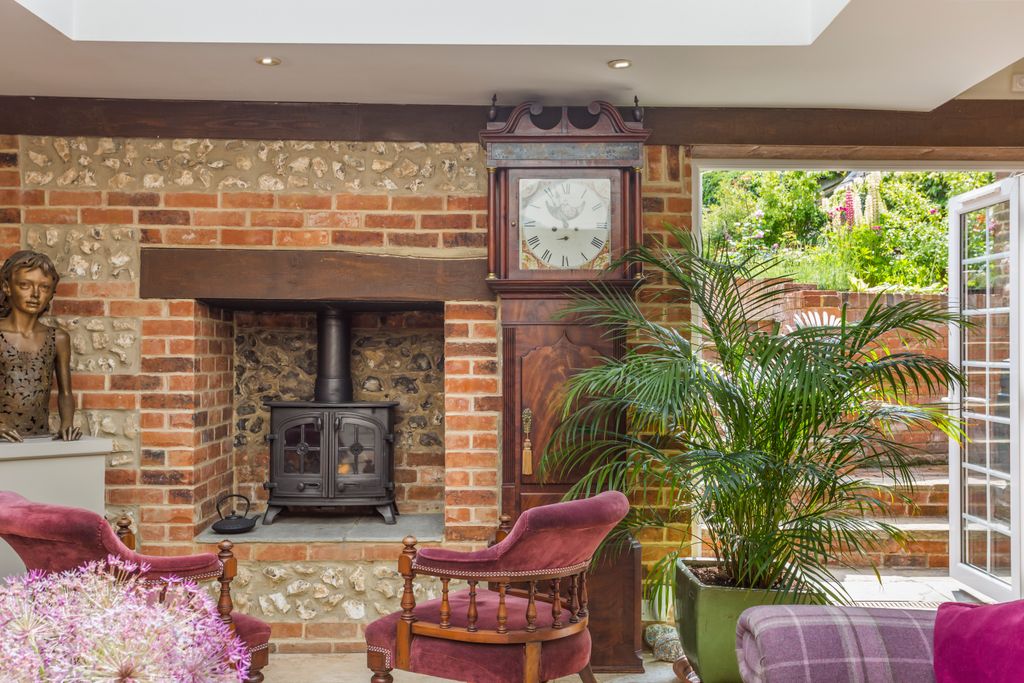 Additional image 4 of 3 bed town house to rentHigh Street, Hungerford RG17