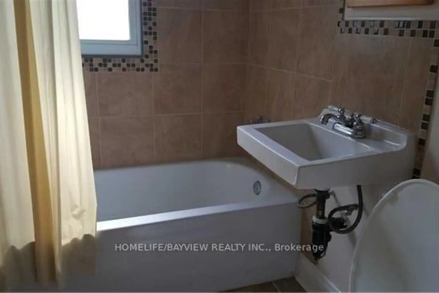 Additional image 12 of 66 Roxborough Road