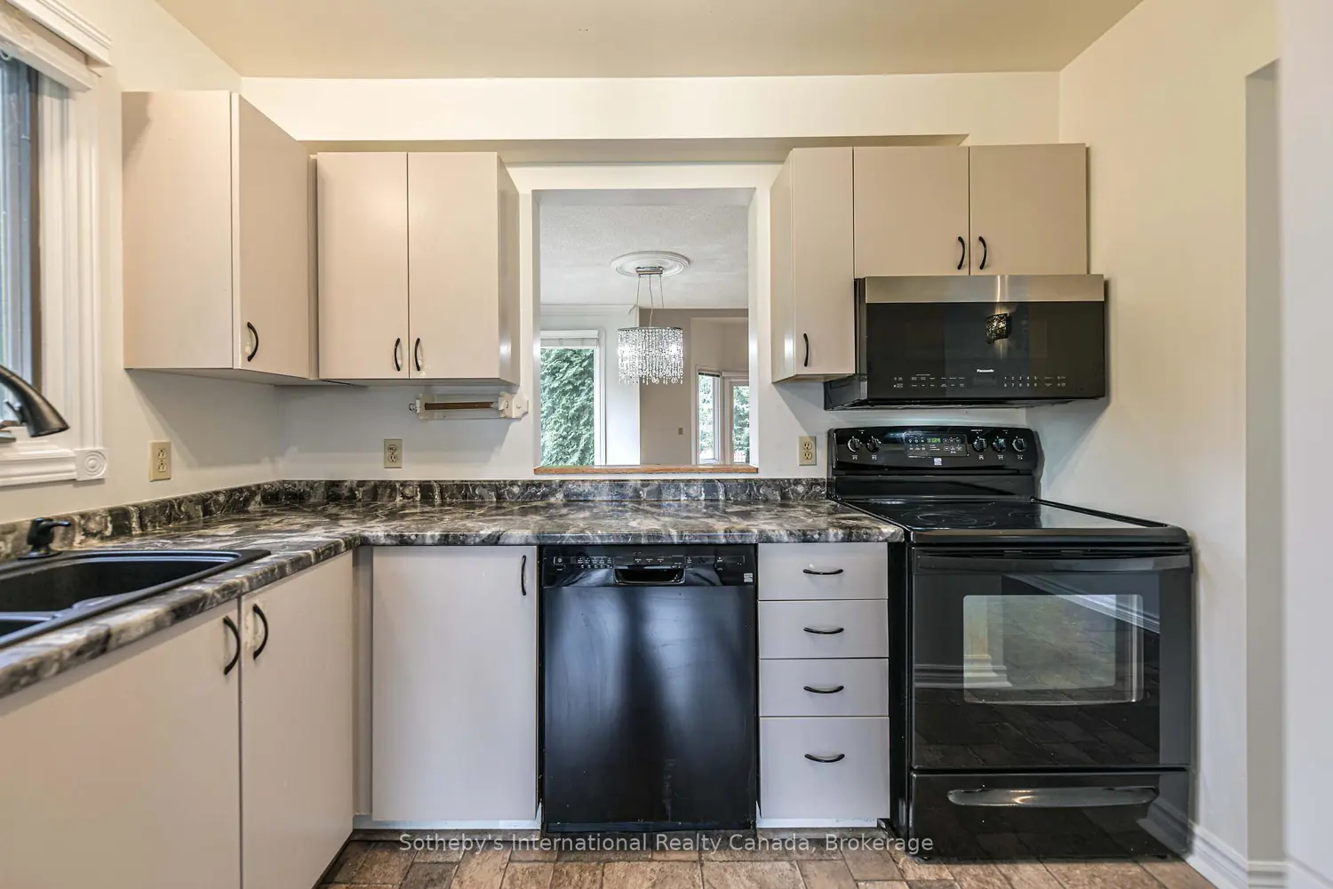 Additional image 6 of 10 Museum Drive 101