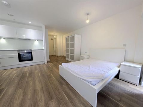 1 Wolstenholme Square, City Centre L1, Studio to rent