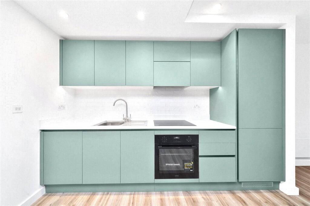 Additional image 3 of 2 bed flat to rentCalibra Court, Kimpton Road, Luton LU2