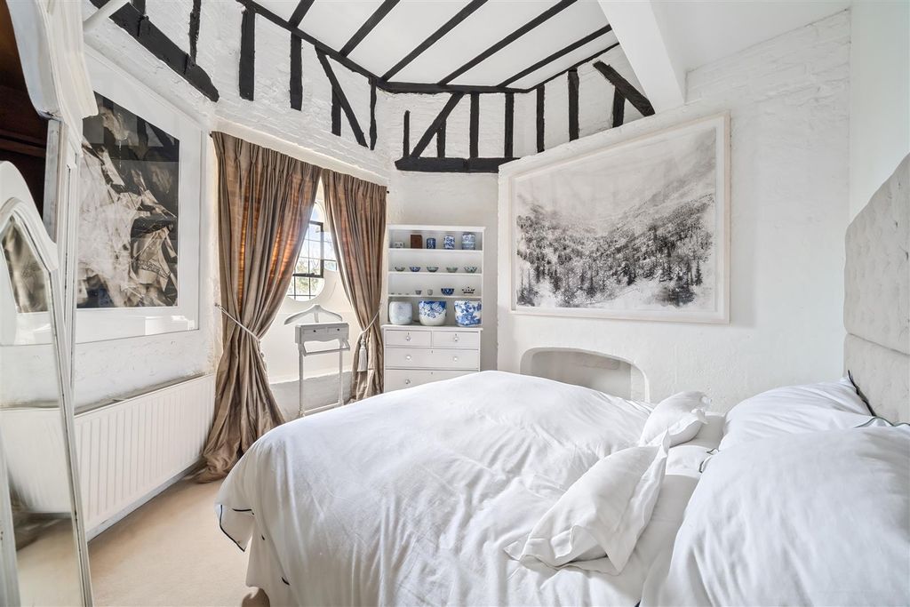 Additional image 26 of 6 bed detached house to rentPelhams Walk, Esher KT10
