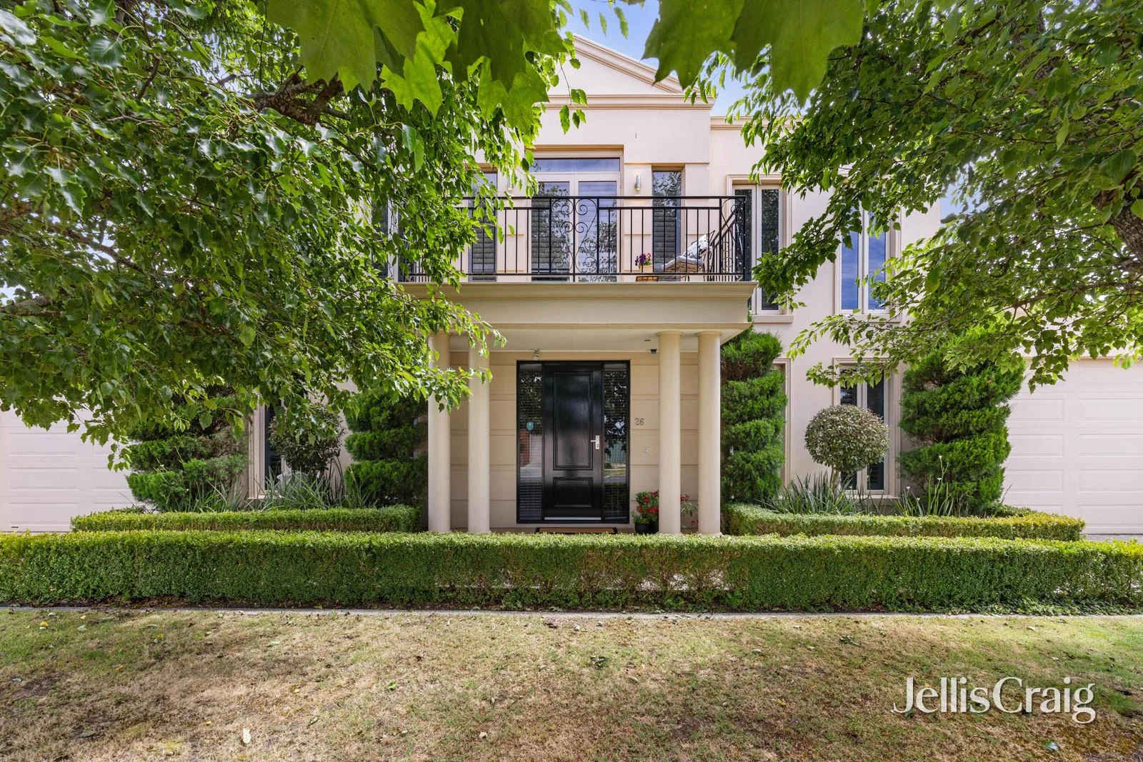 26 St Chester Avenue, Lake Gardens VIC 3355