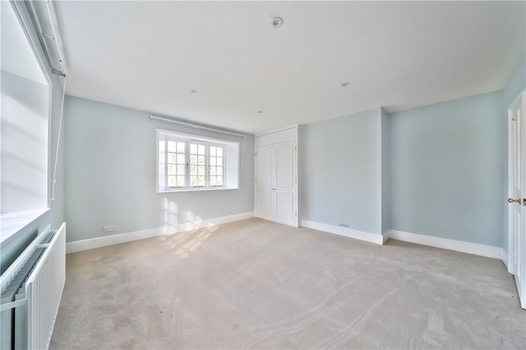 Additional image 16 of 4 bed detached house to rentThe Slade, Bucklebury, Berkshire RG7