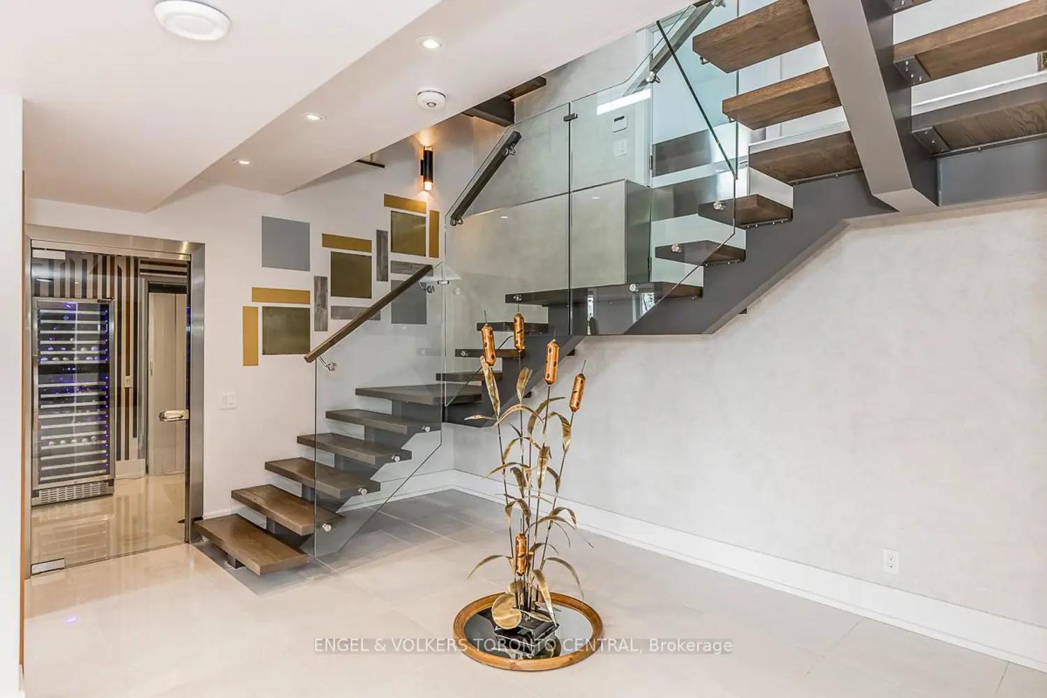 Additional image 14 of 16 Valleycrest Drive