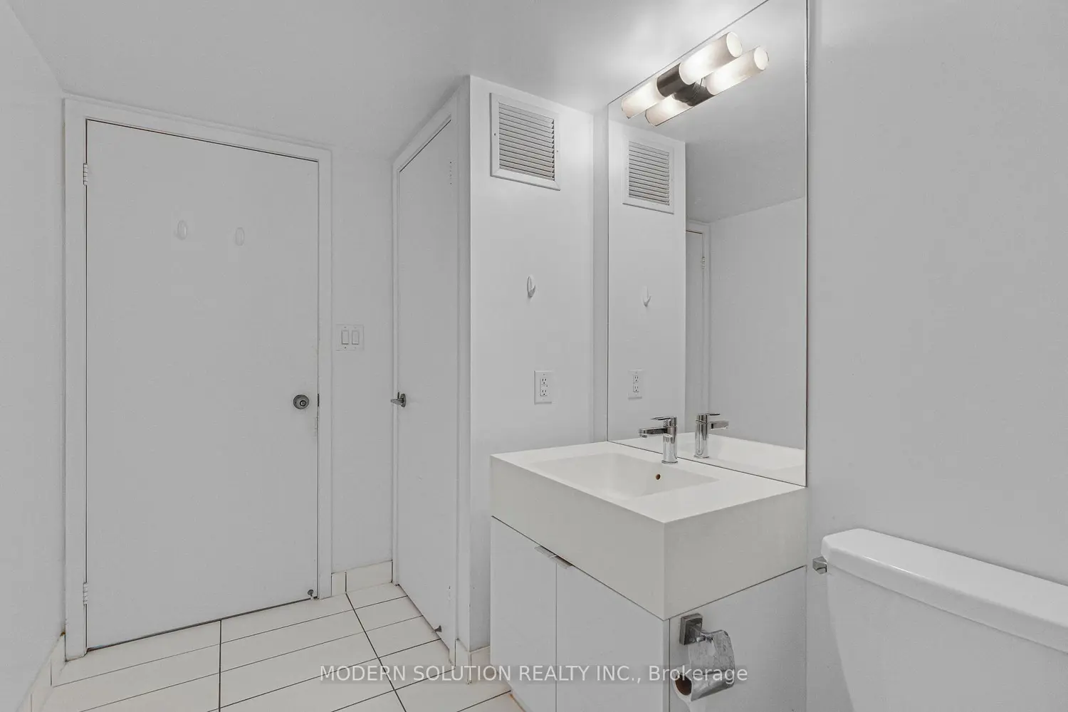 Additional image 13 of 10 Capreol Court 925