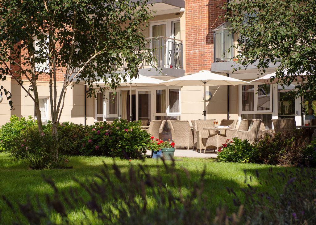 Additional image 10 of 2 bed flat to rentStation Parade, Virginia Water GU25