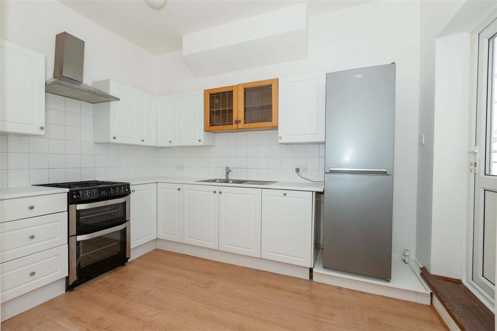Additional image 13 of 3 bed maisonette to rentWestern Row, Worthing BN11