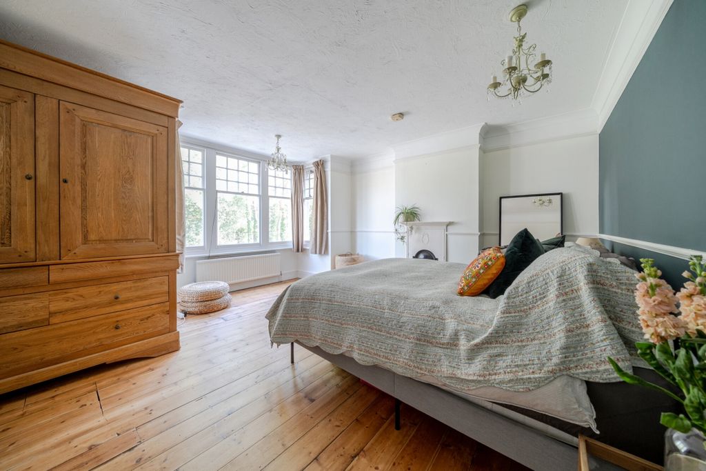 Additional image 6 of 4 bed semi-detached house to rentKings Road, Ascot SL5