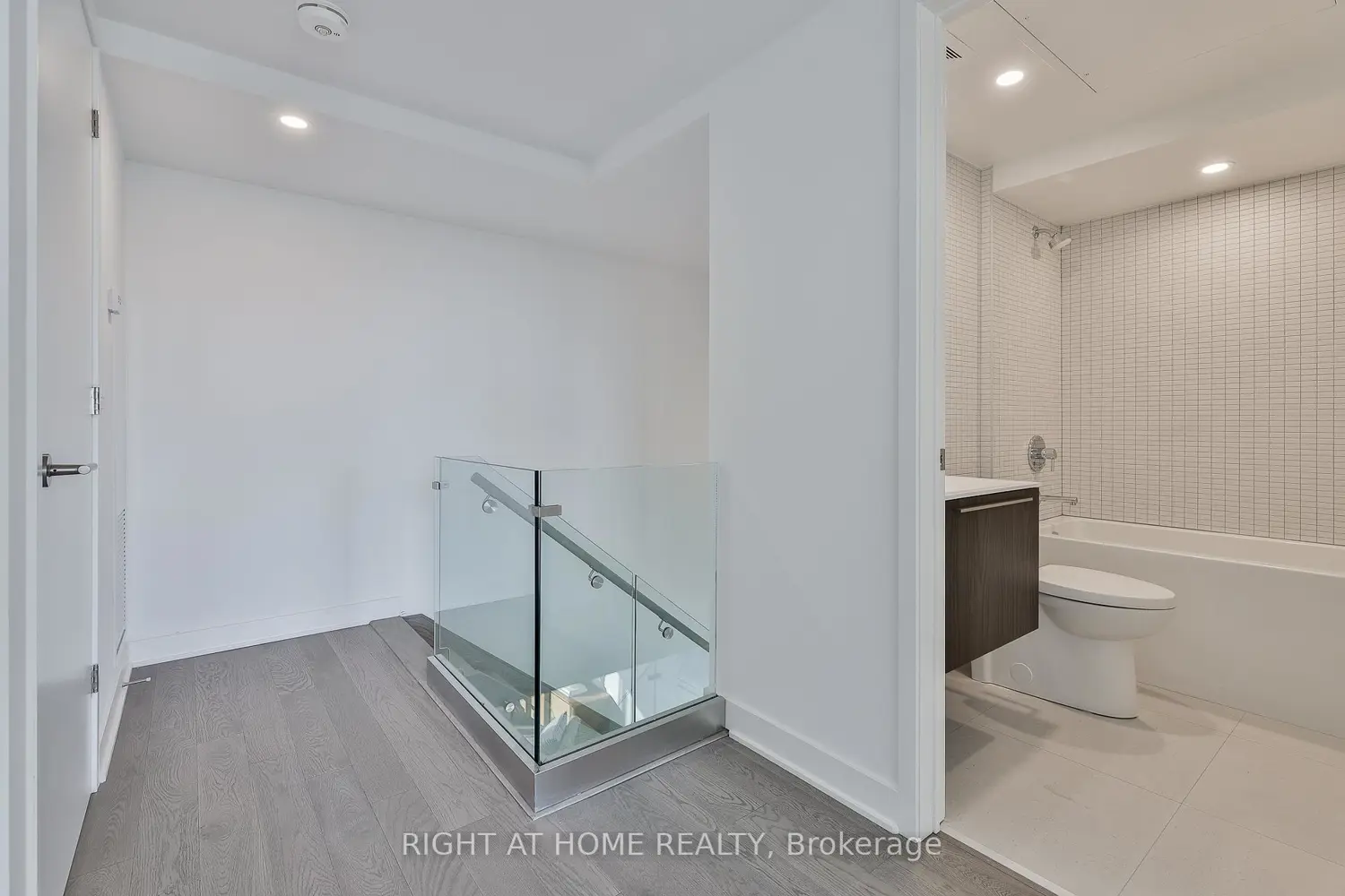 Additional image 19 of 2720 Dundas Street 607