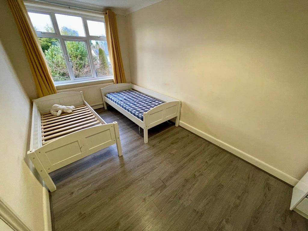Additional image 11 of 4 bed semi-detached house to rentAlton Road, Luton LU1