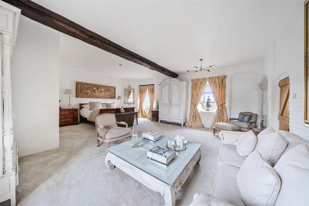 Additional image 7 of 6 bed detached house to rentPelhams Walk, Esher KT10