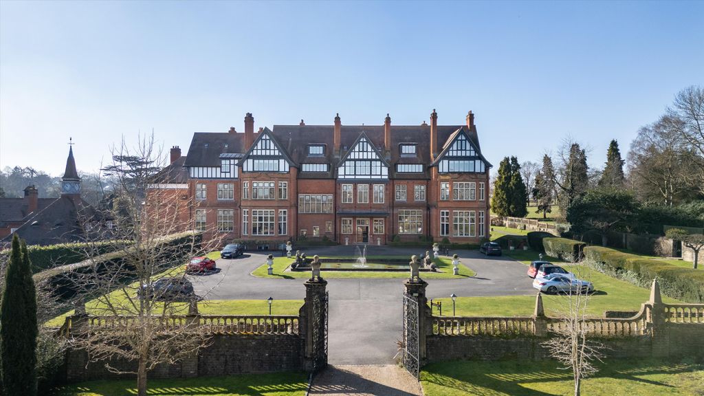Additional image 15 of 3 bed flat to rentOckham Lane, Cobham, Surrey KT11