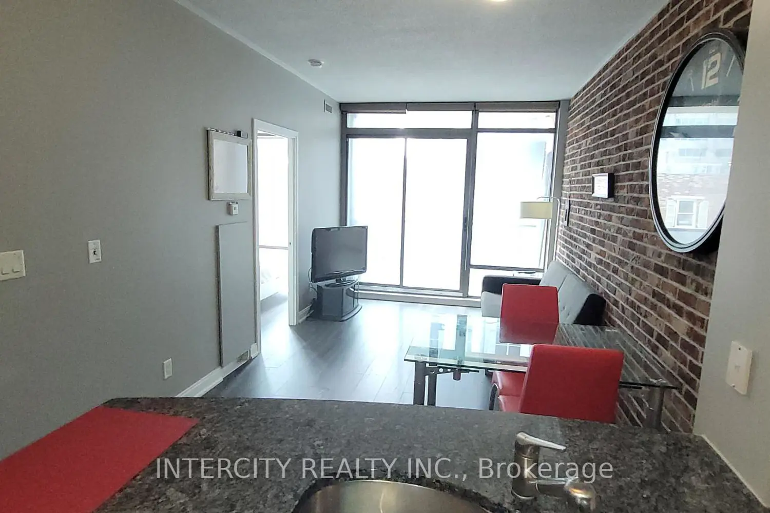 Additional image 4 of 18 Yorkville Avenue 403