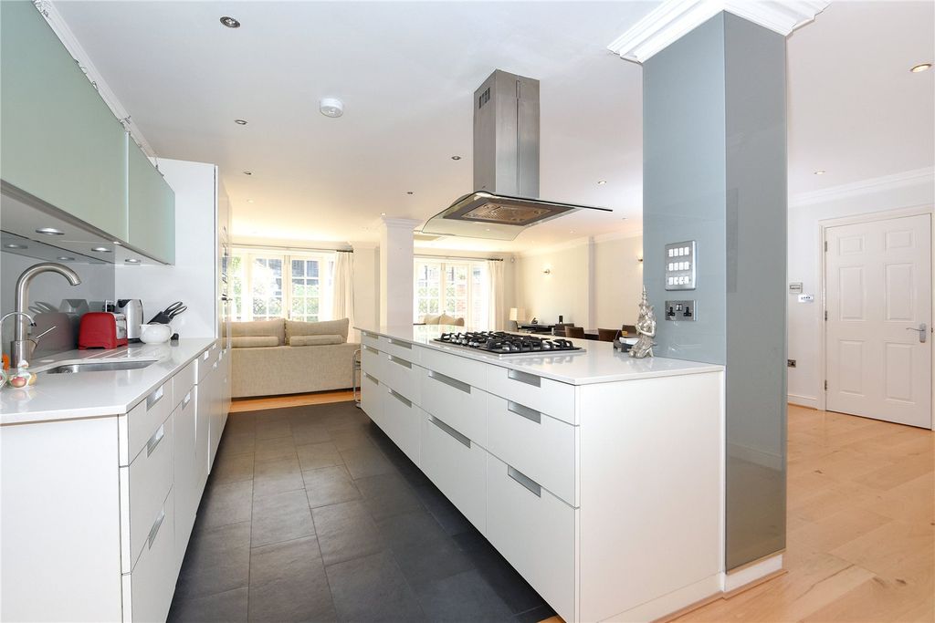 Additional image 4 of 3 bed flat to rentKing Stable Street, Eton, Windsor, Berkshire SL4