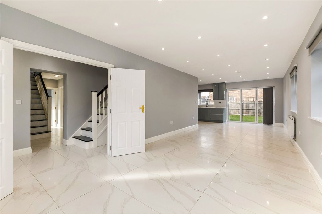 Additional image 3 of 8 bed semi-detached house to rentRockley Road, Luton, Bedfordshire LU1