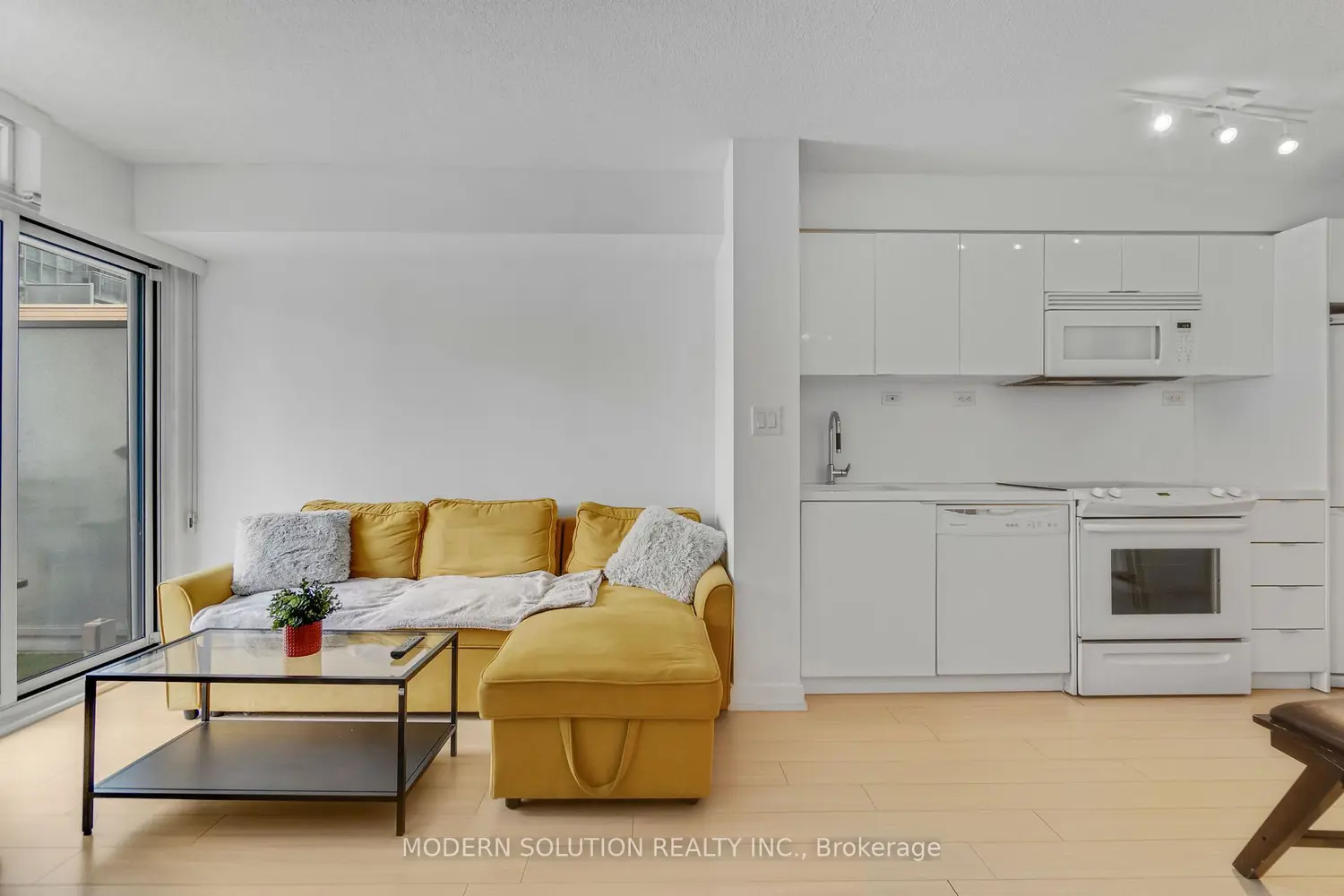 Additional image 5 of 10 Capreol Court 925