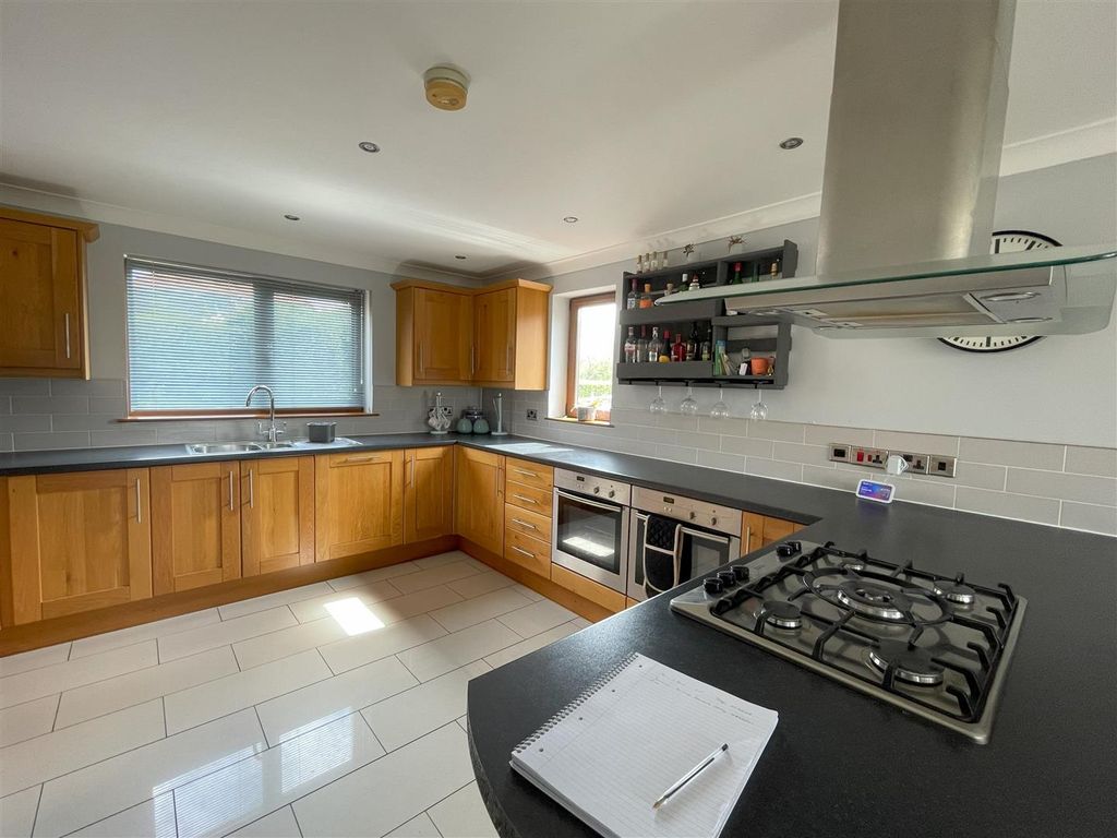 Additional image 9 of 3 bed end terrace house to rentHeol Y Banc, Bancffosfelen, Llanelli SA15