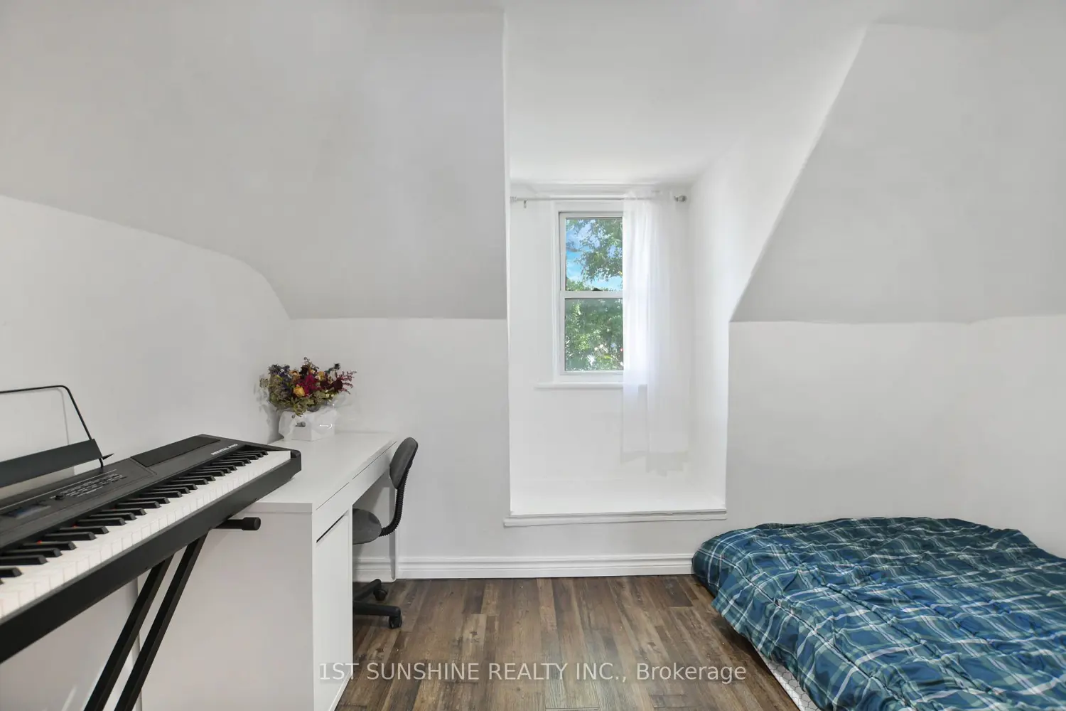 Additional image 6 of 61 Broadway Avenue