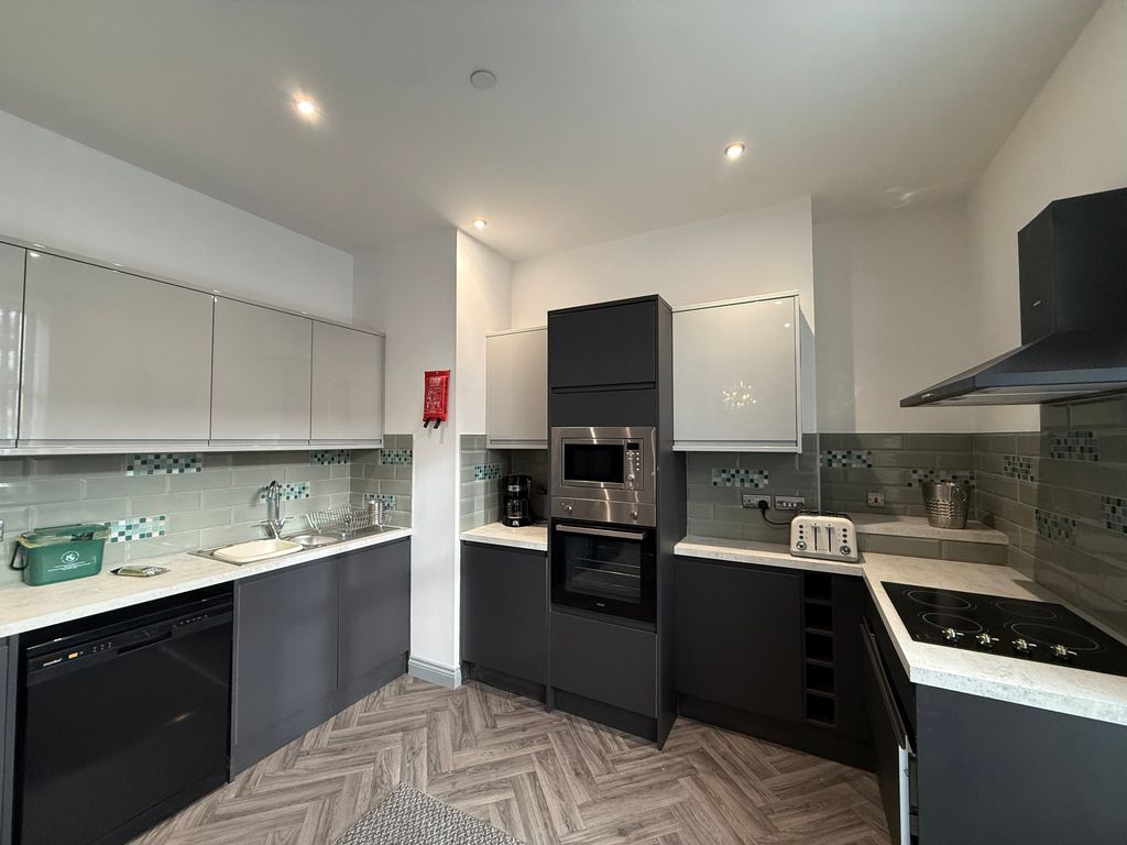 4 bed shared accommodation to rentWalter Road, Swansea SA1 photo 3