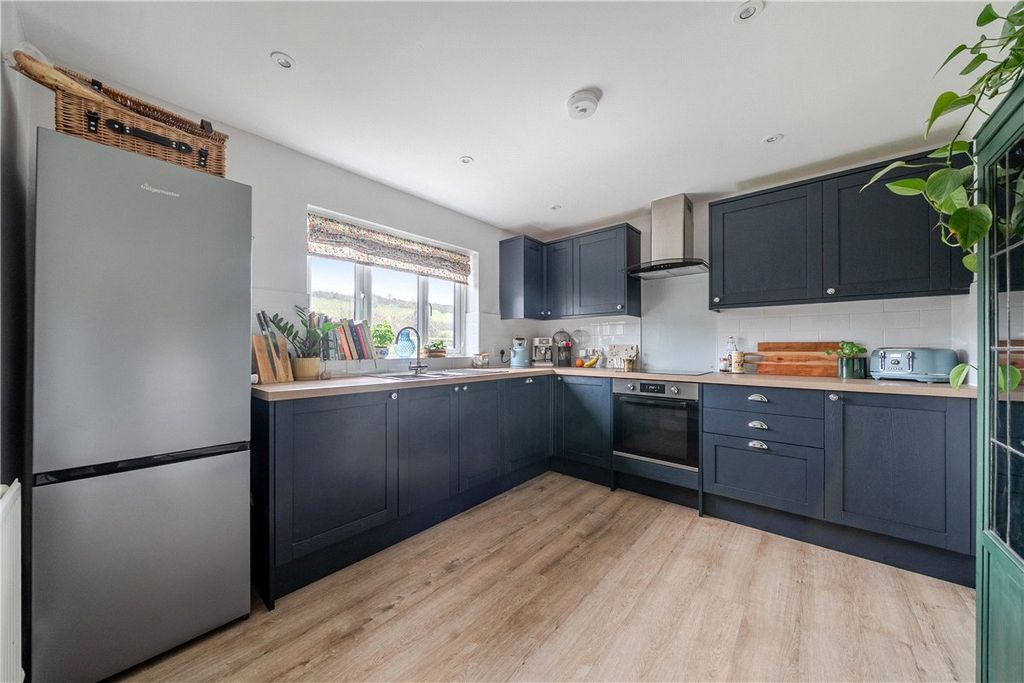 Additional image 2 of 3 bed bungalow to rentCombe, Hungerford, Berkshire RG17