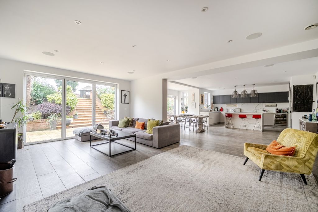 Additional image 2 of 5 bed detached house to rentPelling Hill, Old Windsor, Windsor SL4
