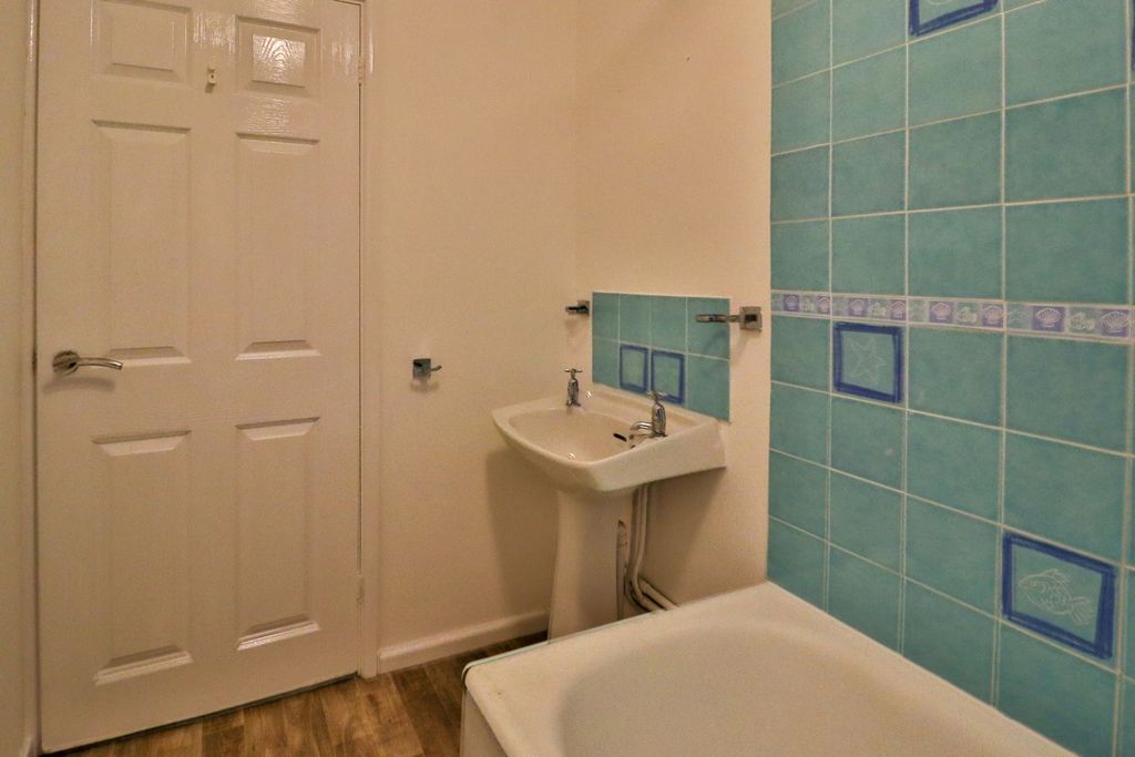 Additional image 11 of 2 bed flat to rentFlat 4, 2nd Floor Flat, Express Buildings, 2A Howsell Road, Malvern WR14