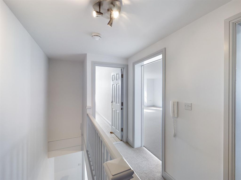 Additional image 6 of 3 bed flat to rentPentire Crescent, Newquay TR7