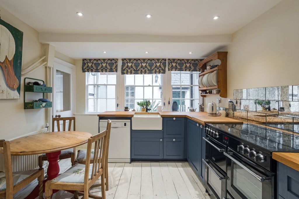 4 bed town house to rentLong Street, Devizes SN10