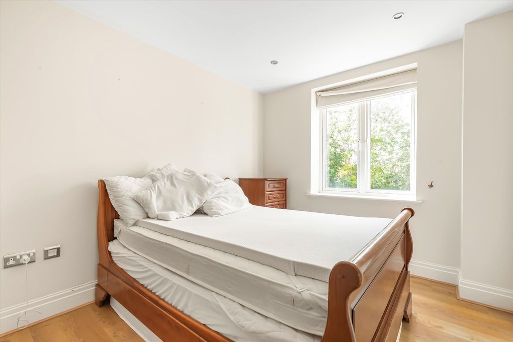 Additional image 16 of 3 bed flat to rentStrand Drive, Richmond TW9