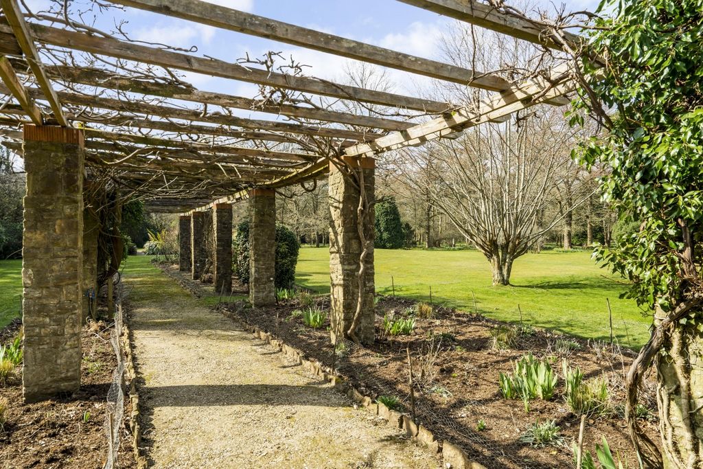 Additional image 21 of 10 bed detached house to rentPriors Hatch Lane, Hurtmore, Godalming GU7