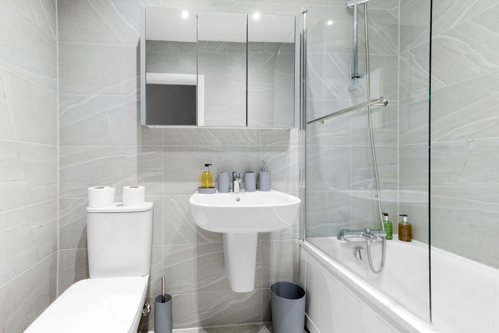 Additional image 15 of 2 bed flat to rentWest Wycombe Road, High Wycombe HP12