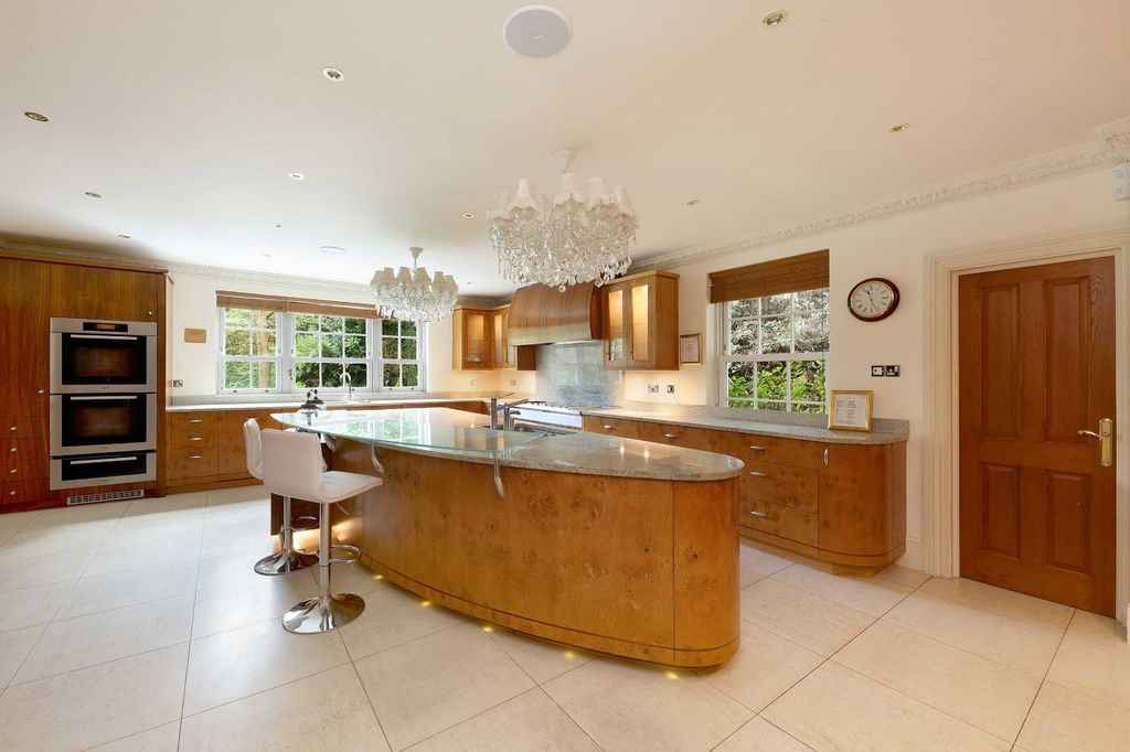 Additional image 6 of 8 bed detached house to rentDukes Kiln Drive, Gerrards Cross, Buckinghamshire SL9