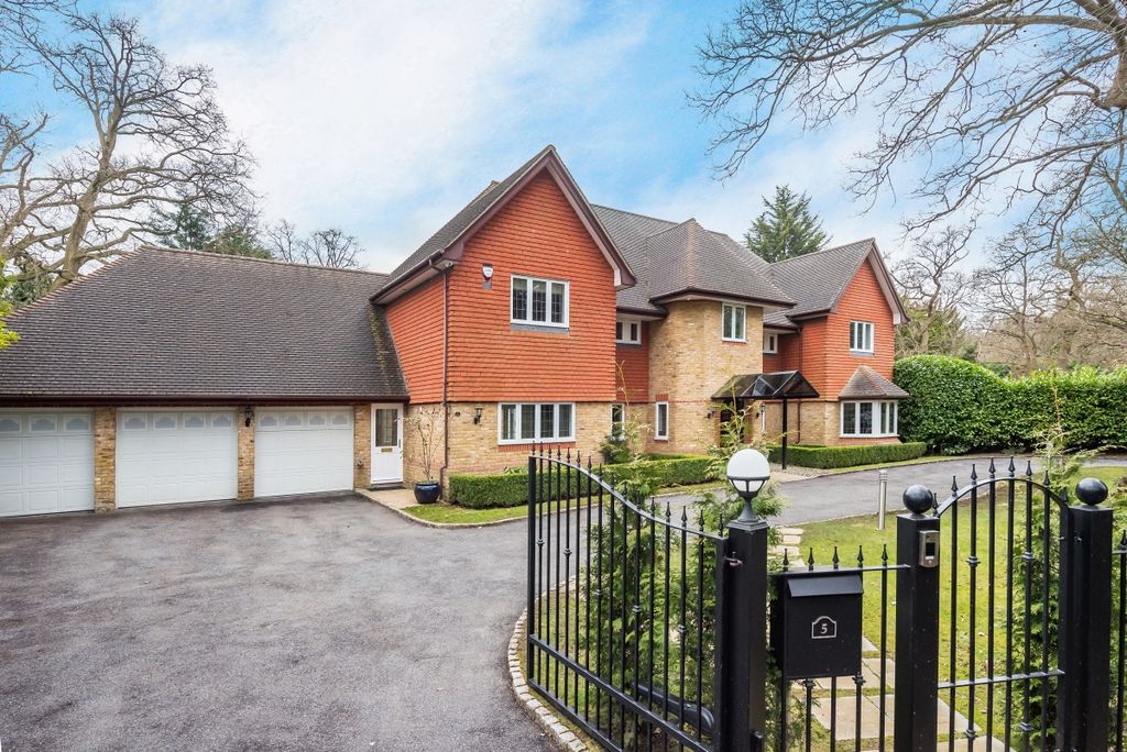 Additional image 21 of 6 bed detached house to rentDukes Kiln Drive, Gerrards Cross SL9